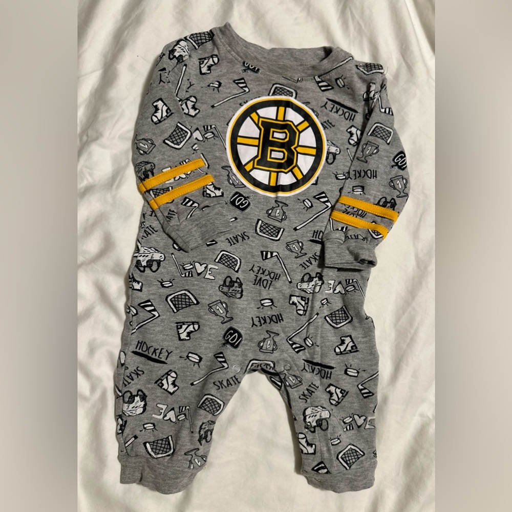 NHL Gray and Yellow Boston Bruins Baby Outfit
